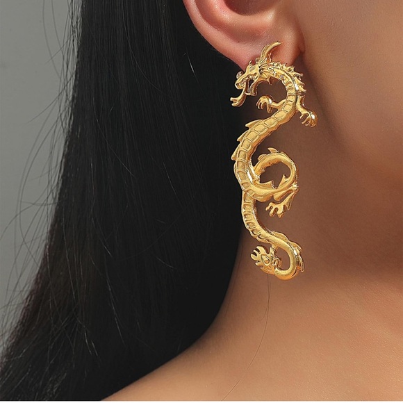 Dragon stud Earrings - Picture 6 of 7